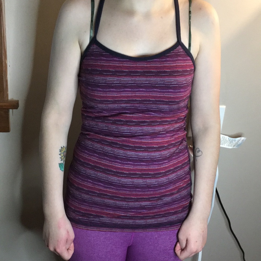 EUC Size 6 🍋lululemon athletic tank attached bra